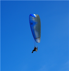14c. Powered Hang Glider arriving at Copdock